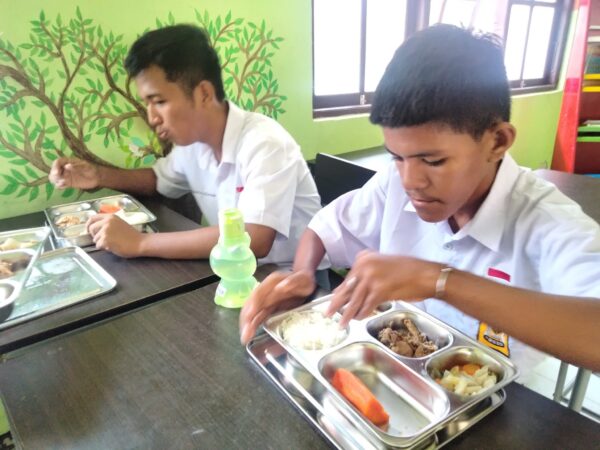 Program Makan Bergizi Gratis di SLB Negeri Kota Ambon